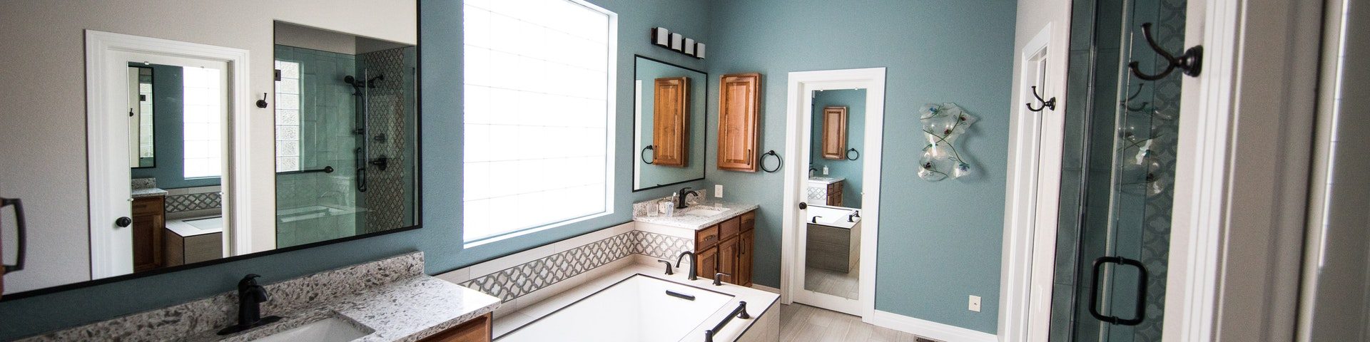 5 Tricks To Make Your Bathroom Look Bigger Without Major Fixes